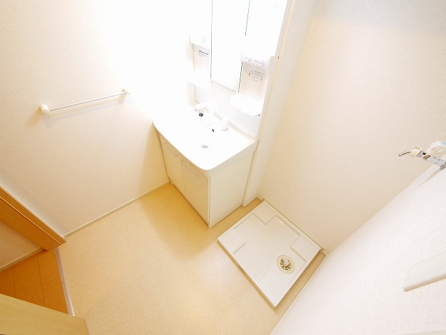 コンフォール州見台７番館の洗面所|ゆったりとスペースのある洗面所