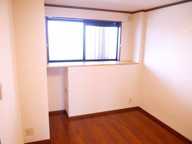 ラ・セゾンの寝室|個人の部屋や寝室として使える洋室です