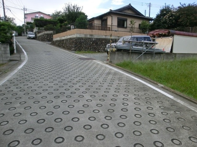 高崎市石原町全2区画分譲地　133.24坪　1000万円の前面道路含む現地写真