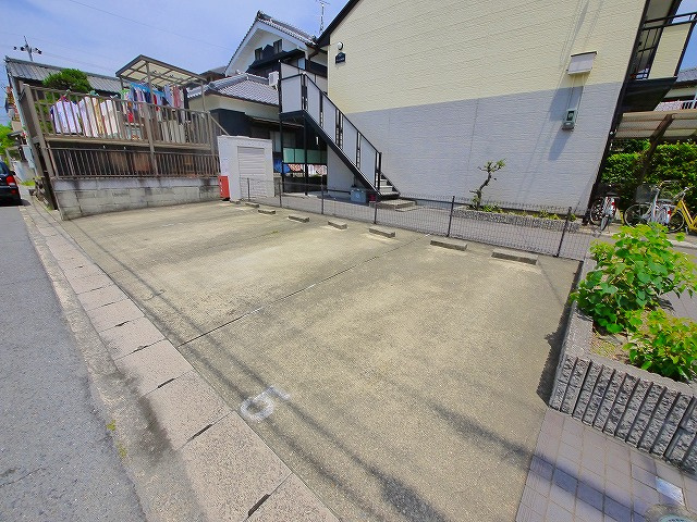 ドミール西長柄の駐車場|駐車場完備です