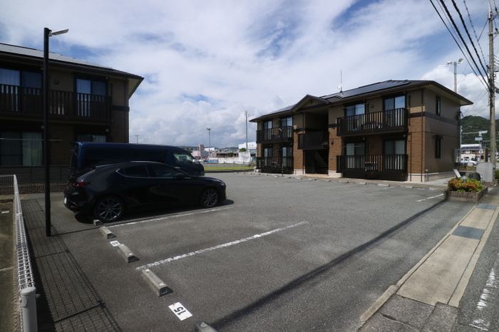 コンフォート上原田　A棟の駐車場