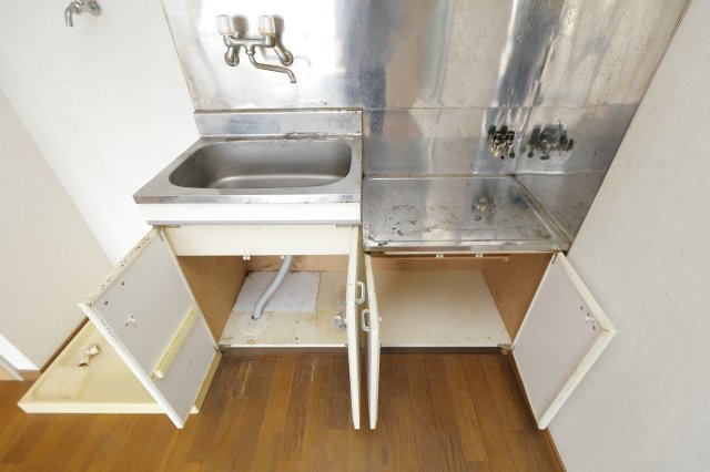大平ビルのキッチン|原状でのお貸出しです
