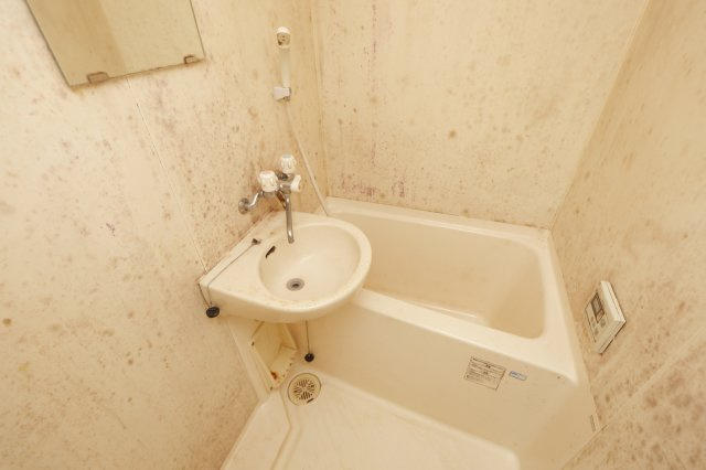 大平ビルの浴室|原状でのお貸出しです