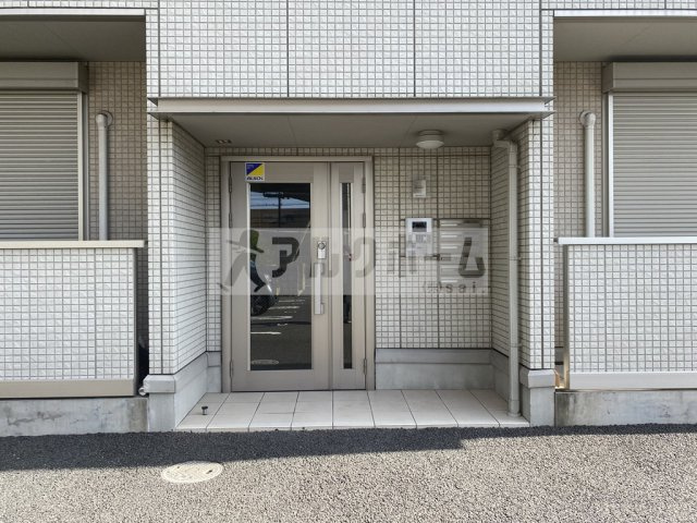 ルミエール西古室のエントランス