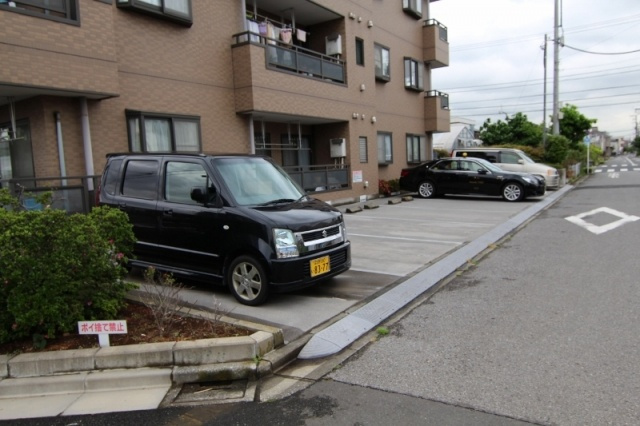 メゾンアルモニーの駐車場|駐車場は１台無料となります！！！！！