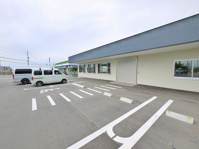 田原本店舗（十六面）の駐車場