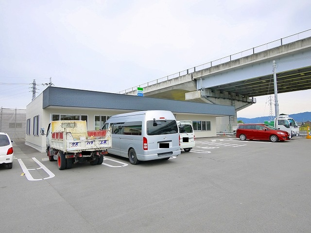田原本店舗（十六面）の外観