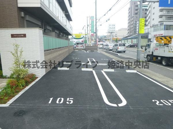 アルベージュ今宿の駐車場