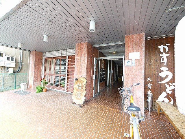 千曲ビルのエントランス