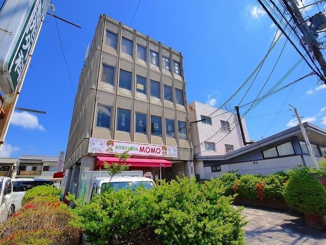 山末ビルの外観