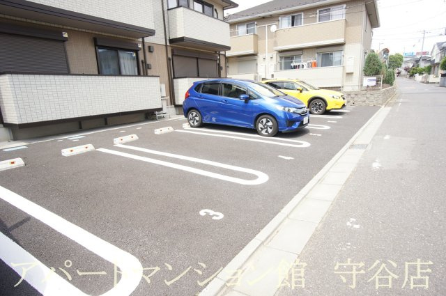 アモールⅤの駐車場