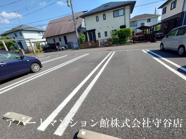 グランメゾン美園の駐車場