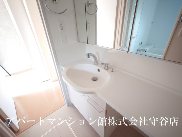 グランメゾン美園の独立洗面台