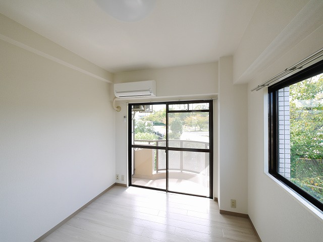 アミティ西大寺Ｐ８の居間・リビング