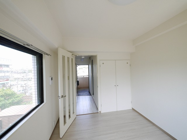 アミティ西大寺Ｐ８の洋室