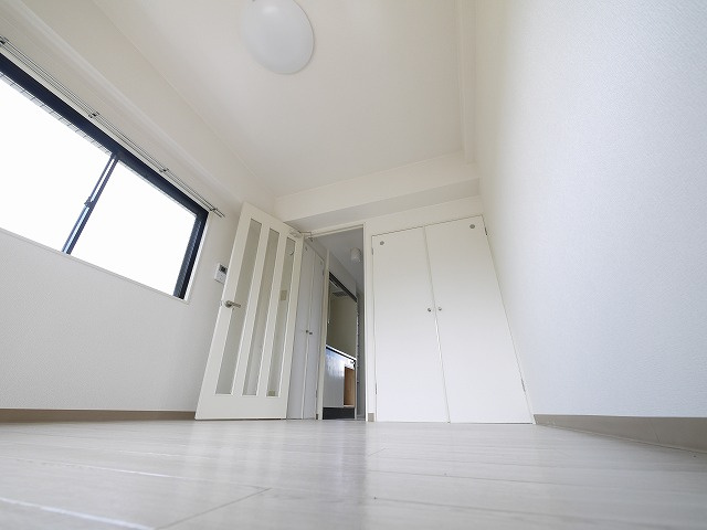 アミティ西大寺Ｐ８の洋室