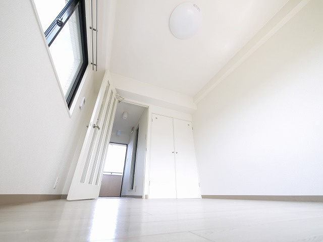 アミティ西大寺Ｐ８の洋室