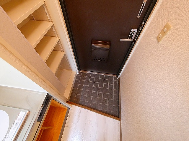 アミティ西大寺Ｐ８の玄関|シンプルで使いやすい玄関です