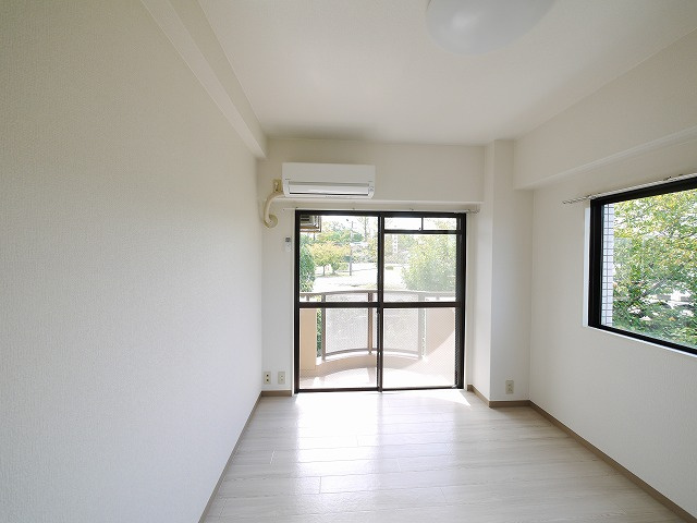 アミティ西大寺Ｐ８の居間・リビング