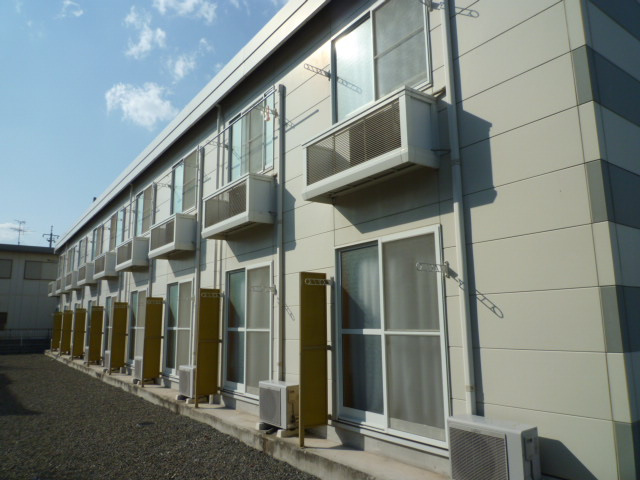 倉敷市上東のアパートの外観