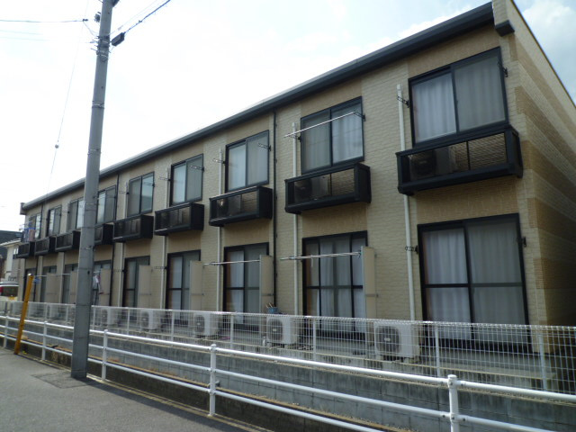 倉敷市上東のアパートの外観