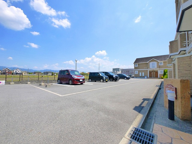ピュールBの駐車場|駐車スペースもあります