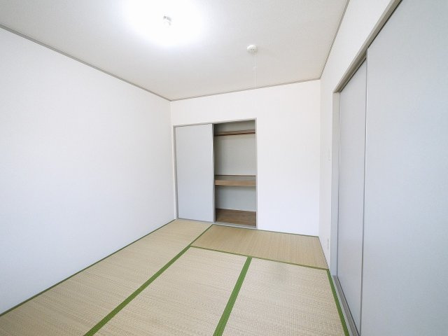 セジュール壱番館Kの寝室|開放的な寝室です