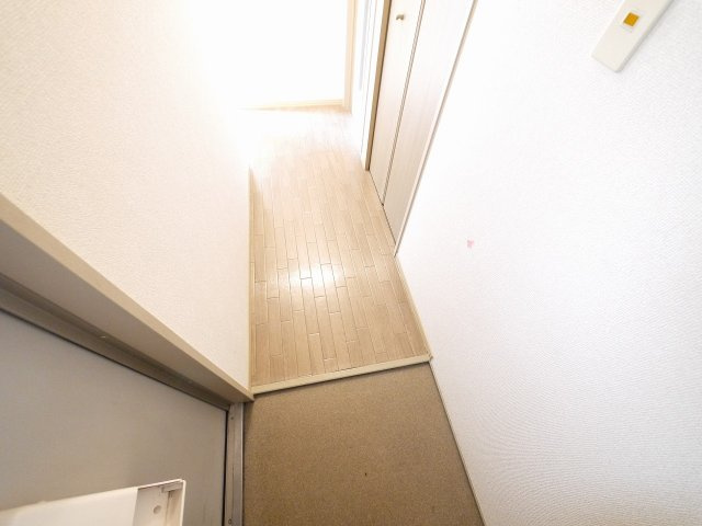 セジュール壱番館Kの玄関|収納もある玄関です