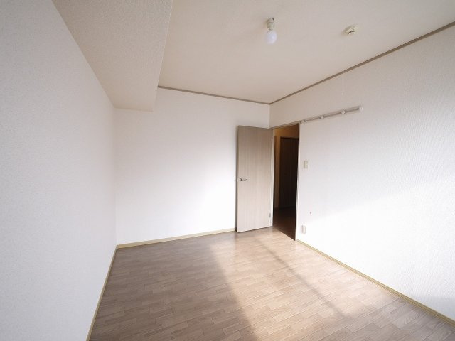 セジュール壱番館Kの洋室|コンパクトで使いやすい洋室です