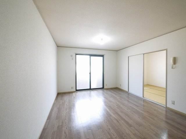 セジュール壱番館Kの居間・リビング|使いやすいリビングです