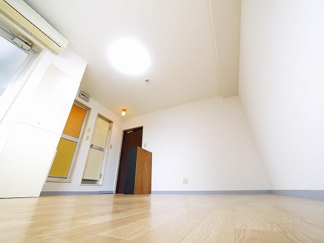 ジャルス郡山の内装|ゆったり過ごせる居間です
