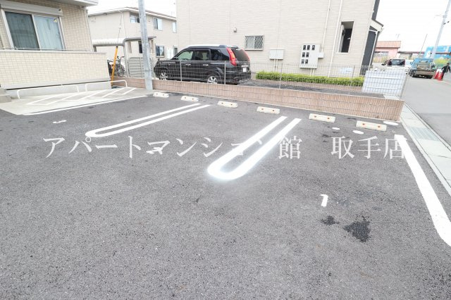 メゾン・ド・ソレイユの駐車場