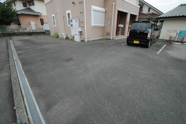 スウィートベルの駐車場