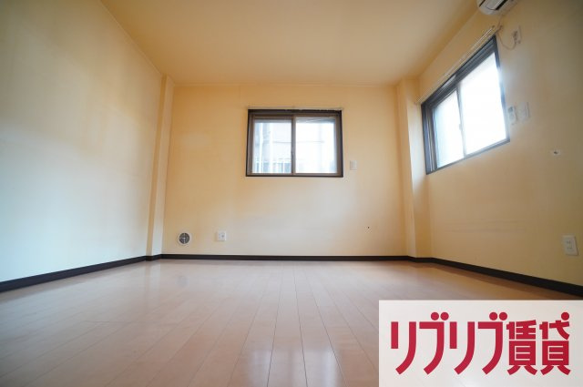 Riria本千葉弐番館の居間・リビング