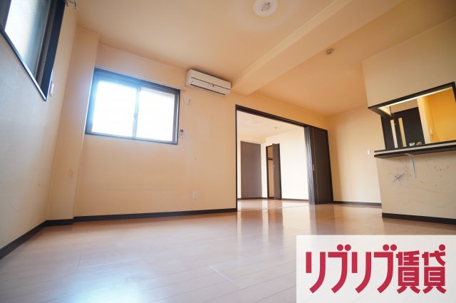Riria本千葉弐番館の居間・リビング