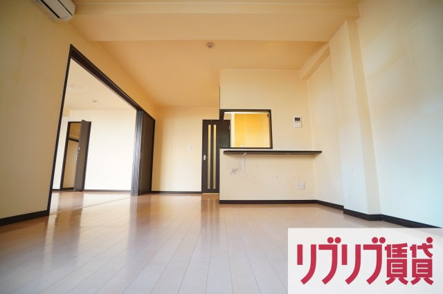 Riria本千葉弐番館の居間・リビング