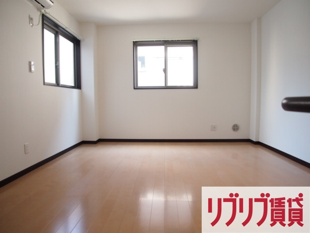 Riria本千葉弐番館の居間・リビング