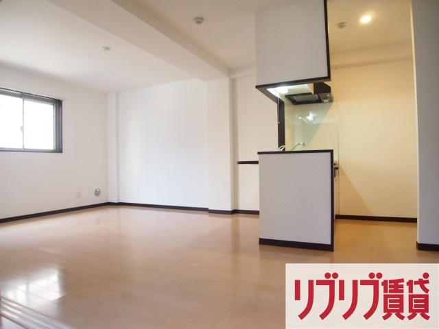 Riria本千葉弐番館の居間・リビング