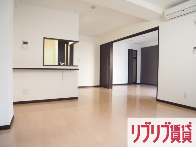 Riria本千葉弐番館の居間・リビング