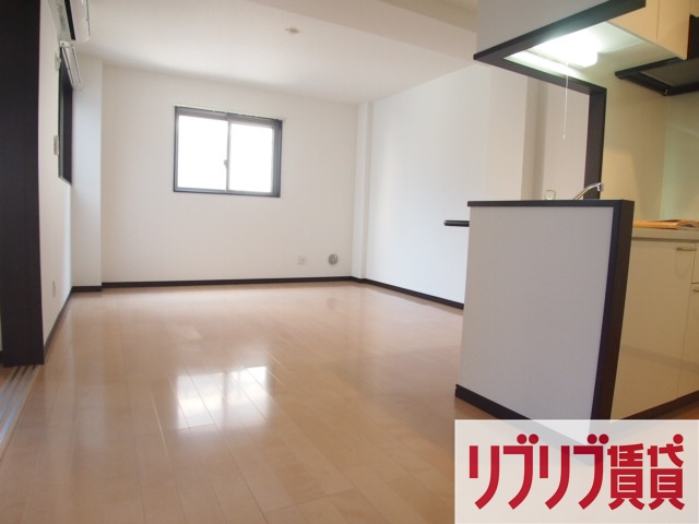 Riria本千葉弐番館の居間・リビング