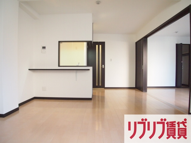 Riria本千葉弐番館の居間・リビング