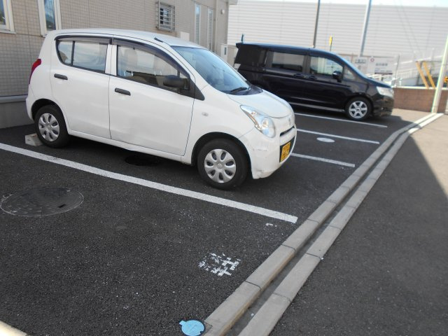 ピノラソの駐車場