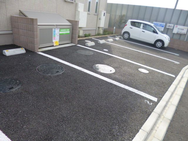 ピノラソの駐車場