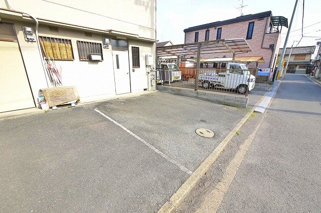 中島新二貸家（奥芝町）の駐車場