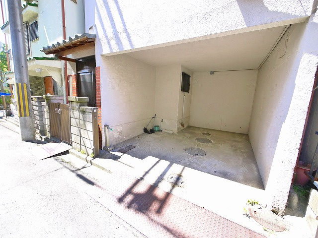 亀山邸一戸建の駐車場