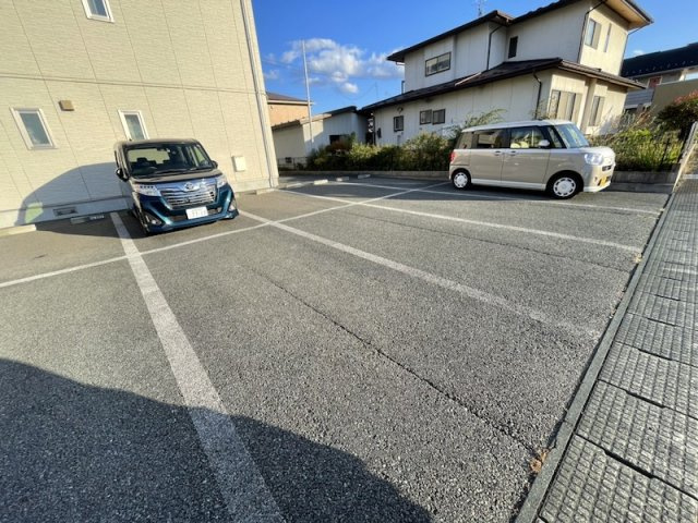 メゾンマスト盛南Ⅰの駐車場