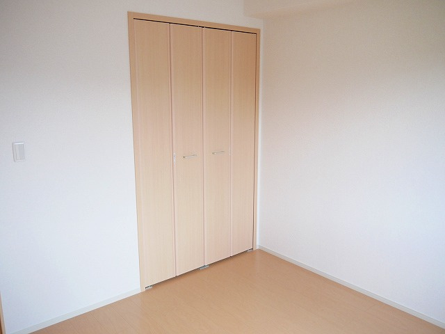 サン　フォレストの洋室