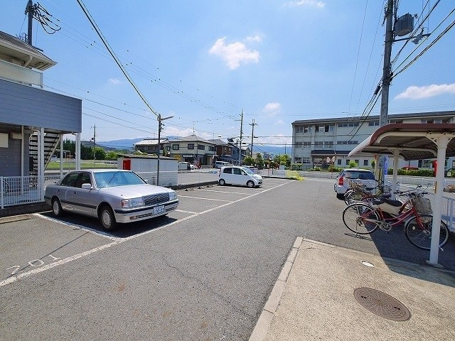 サニーフラット太田の駐車場