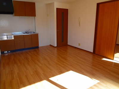 【居間・リビング】 | ＣＯＭＯＤＯ楠Ｂ | ※同建物同型別のお部屋