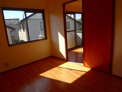 【居間・リビング】 | ＣＯＭＯＤＯ楠Ｂ | ※同建物同型別のお部屋